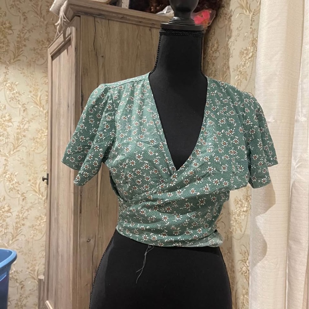 SHEIN Green Floral Wrap Blouse